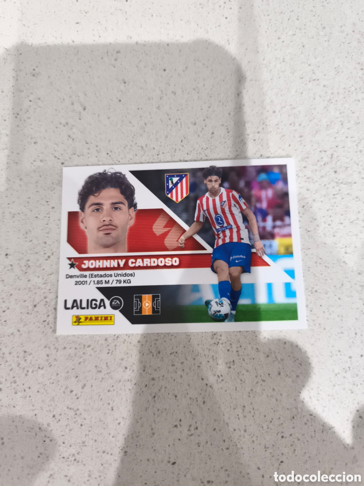 Cromos de f&uacute;tbol: CROMO N&Uacute;MERO 13 JOHNNY CARDOSO ATL&Eacute;TICO DE MADRID. LIGA ESTE 26/27. PANINI.