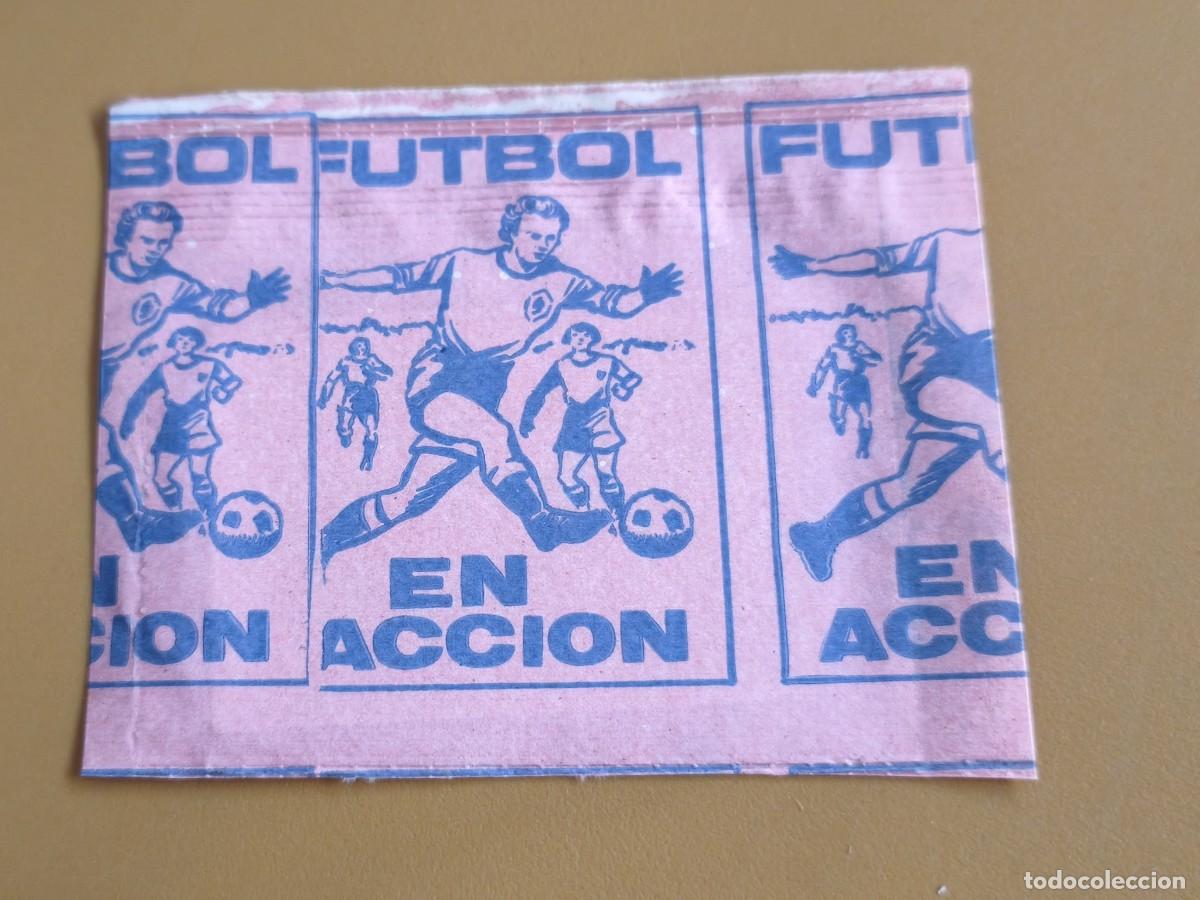 Cromos de f&uacute;tbol: sobre sin abrir, futbol en accion
