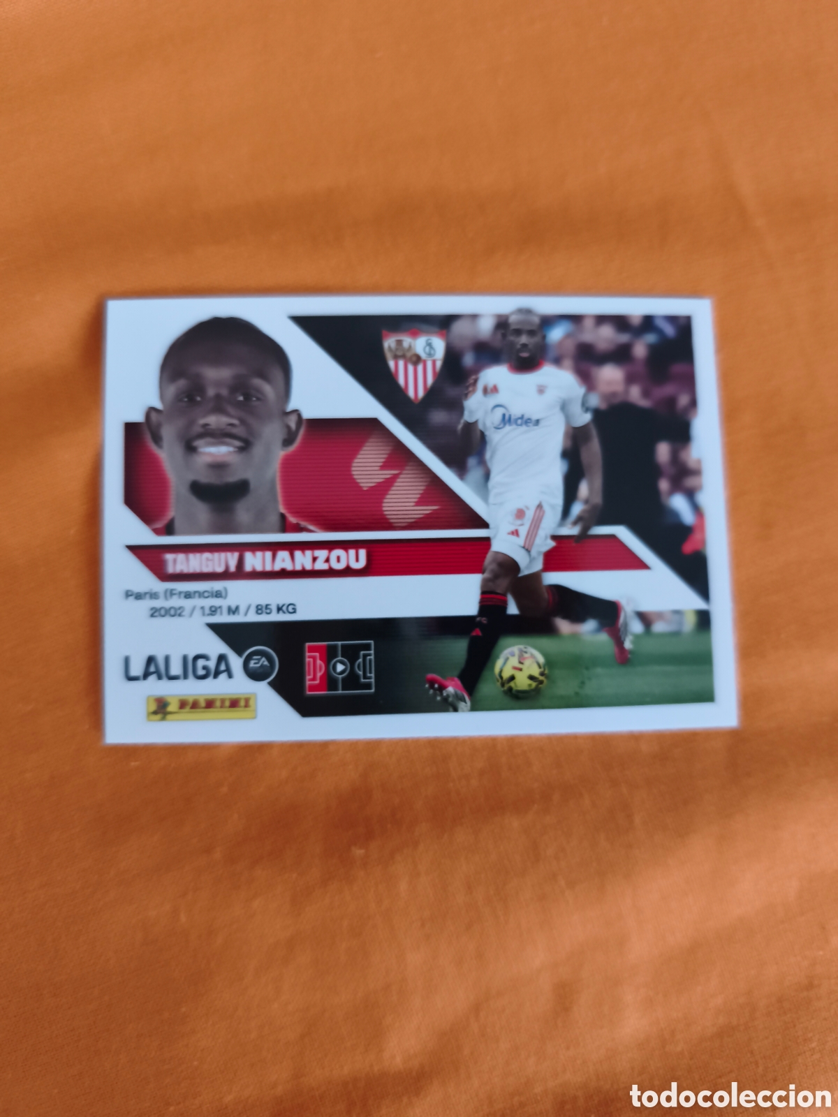 Cromos de f&uacute;tbol: CROMO N&Uacute;MERO 8 NIANZOU SEVILLA. LIGA ESTE 26/27. PANINI.
