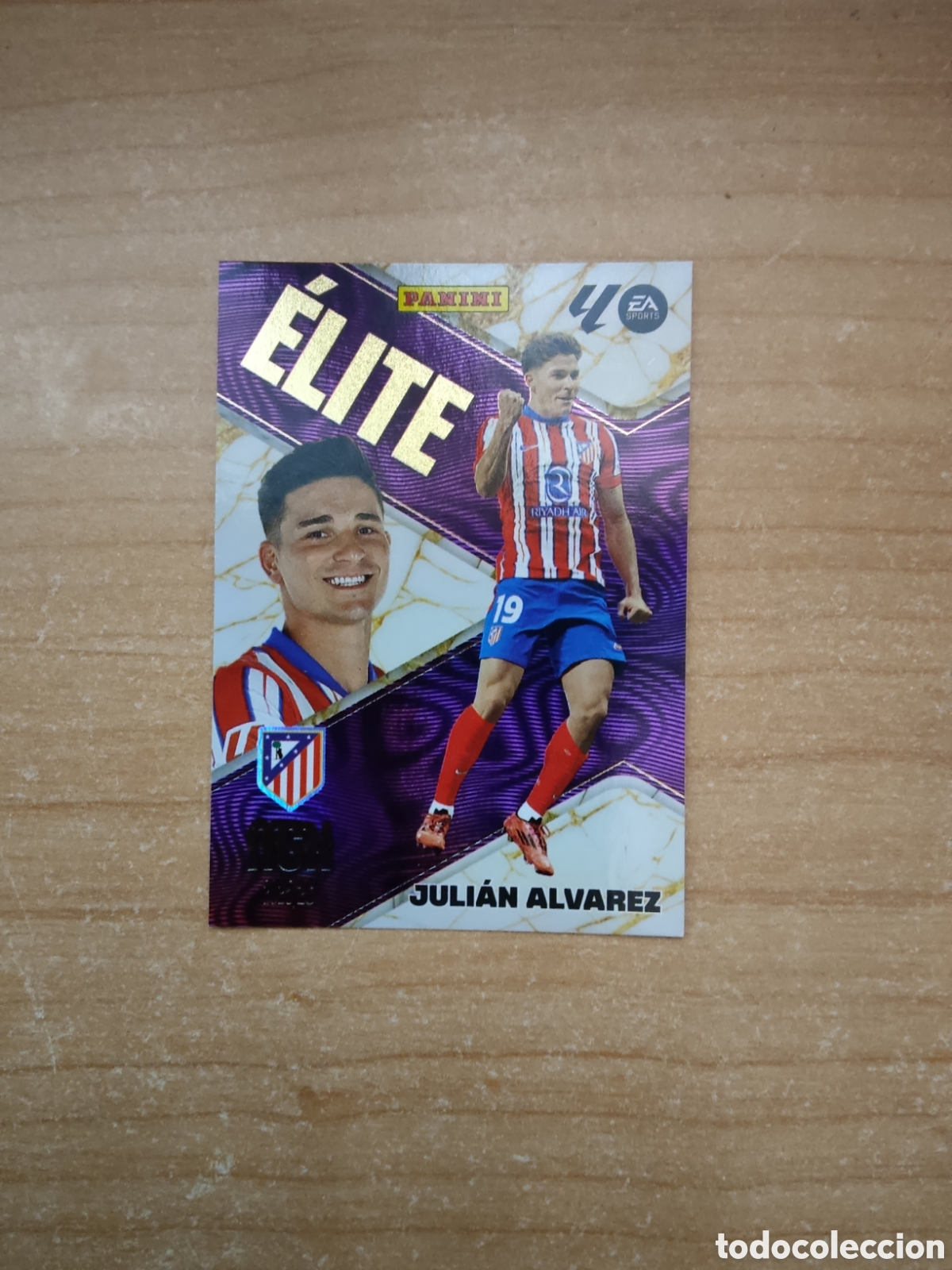 Fu&szlig;ball-Sticker: 8 JULIAN ALVAREZ ELITE ATLETICO MADRID MEGACRACKS 2025 2026