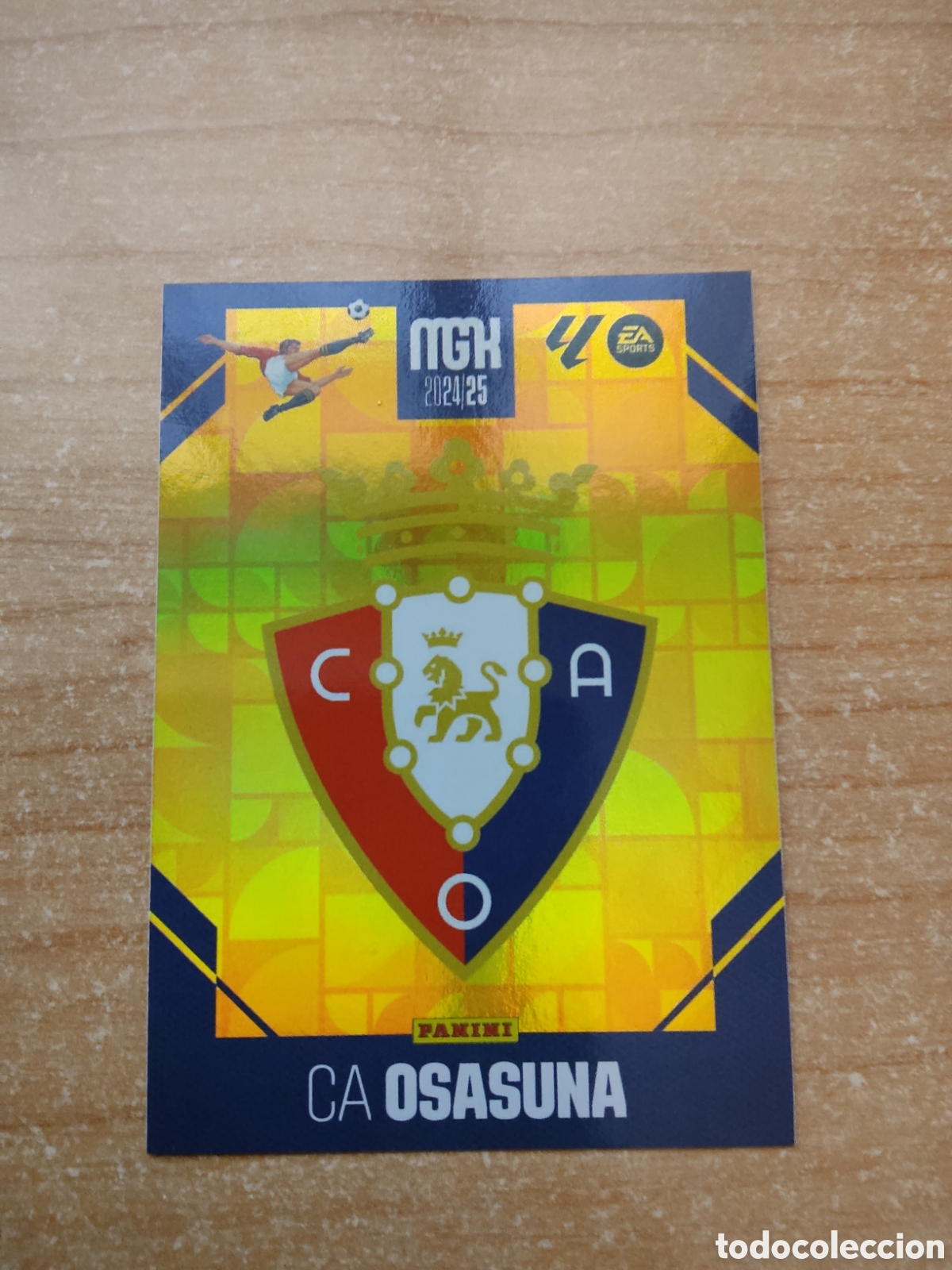 Fu&szlig;ball-Sticker: 253 ESCUDO OSASUNA MEGACRACKS 2024 2025