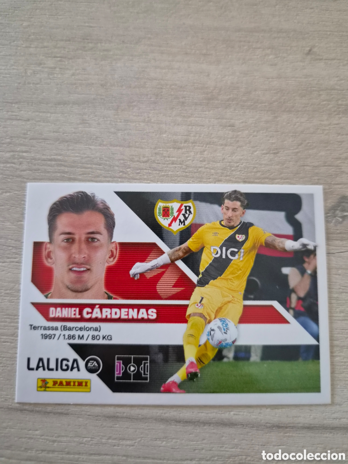 Cromos de f&uacute;tbol: N&deg;4 Rayo Vallecano C&aacute;rdenas Liga Este 26/27