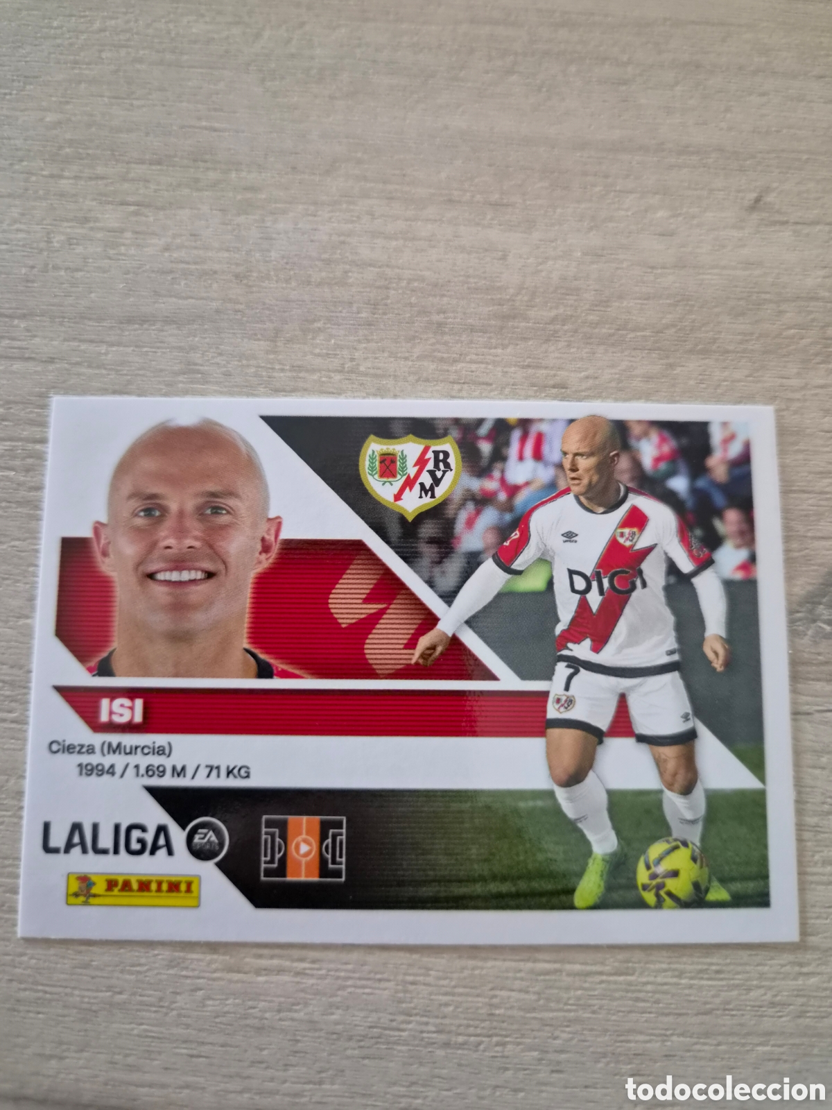 Football Stickers: N&deg;15 Rayo Vallecano Isi Liga Este 26/27