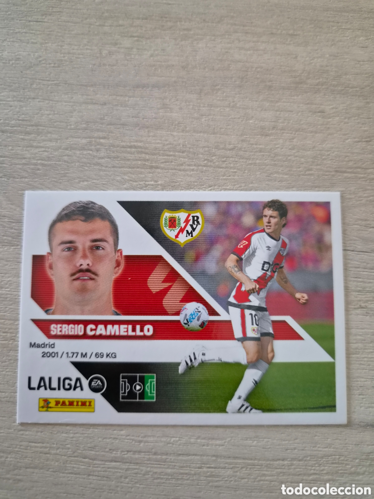 Football Stickers: N&deg;19 Rayo Vallecano Camello Liga Este 26/27