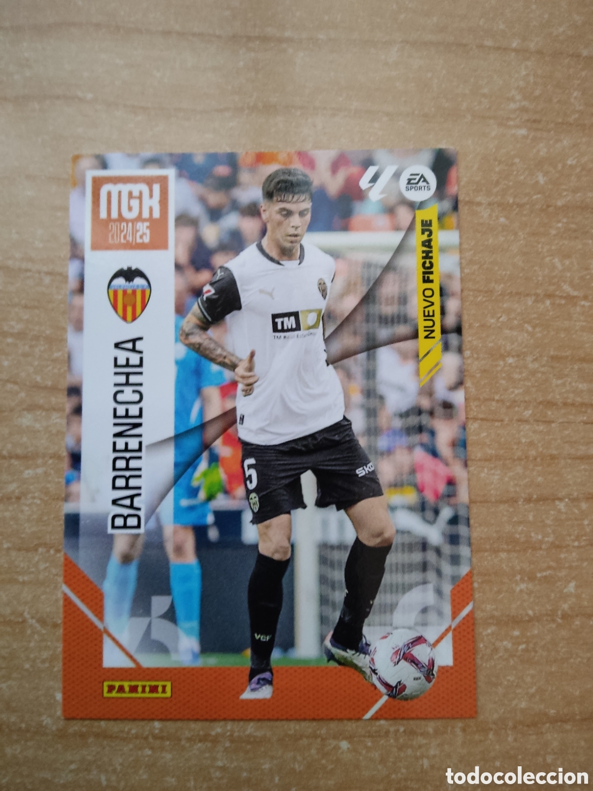 Cartes &agrave; collectionner de Football: 482 BARRENECHEA NUEVO FICHAJE VALENCIA MEGACRACKS 2024 2025