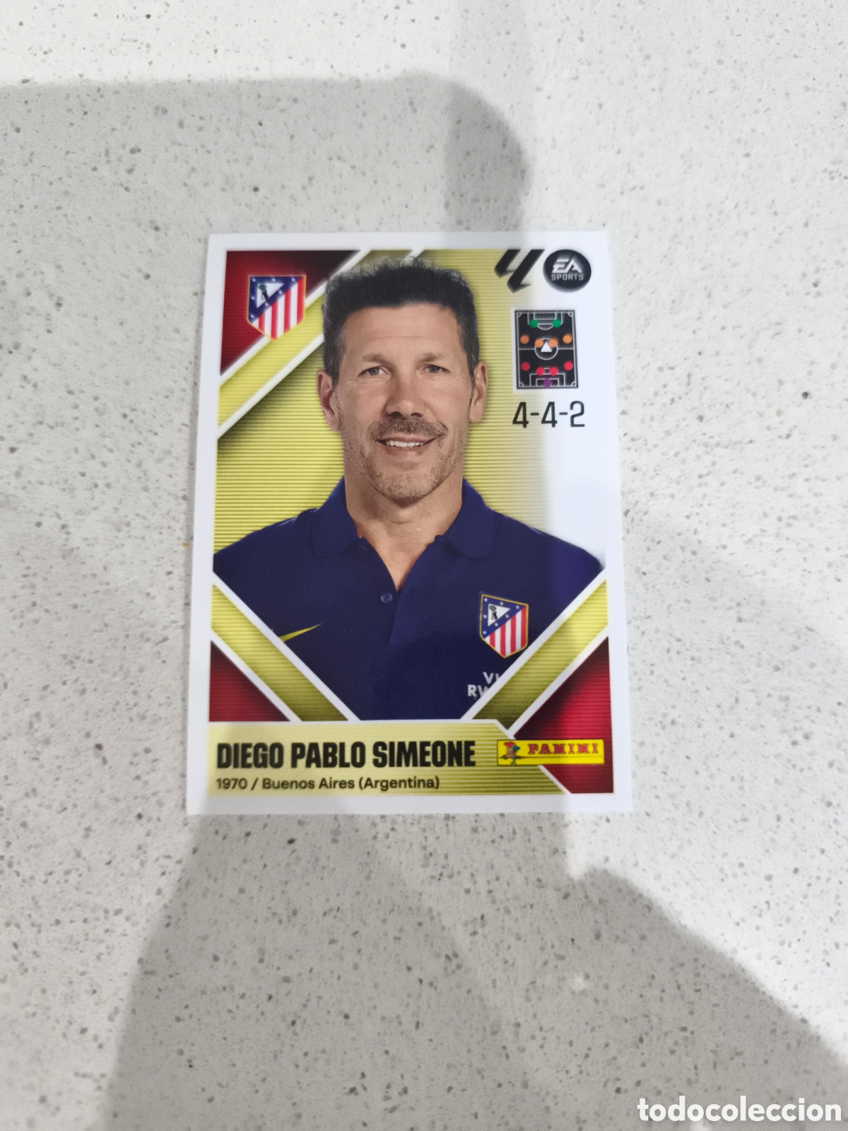 Cromos de f&uacute;tbol: CROMO N&Uacute;MERO 2 SIMEONE ATL&Eacute;TICO DE MADRID. LIGA ESTE 26/27. PANINI.