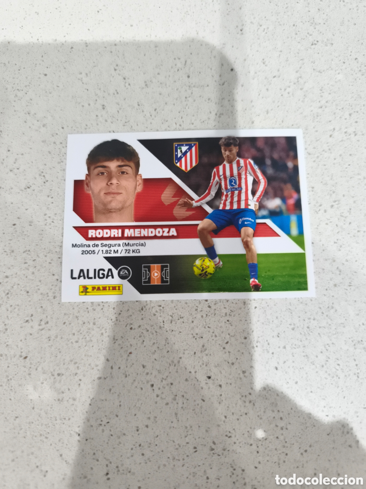 Cromos de f&uacute;tbol: CROMO N&Uacute;MERO 14A RODRI MENDOZA ATL&Eacute;TICO DE MADRID. LIGA ESTE 26/27. PANINI.