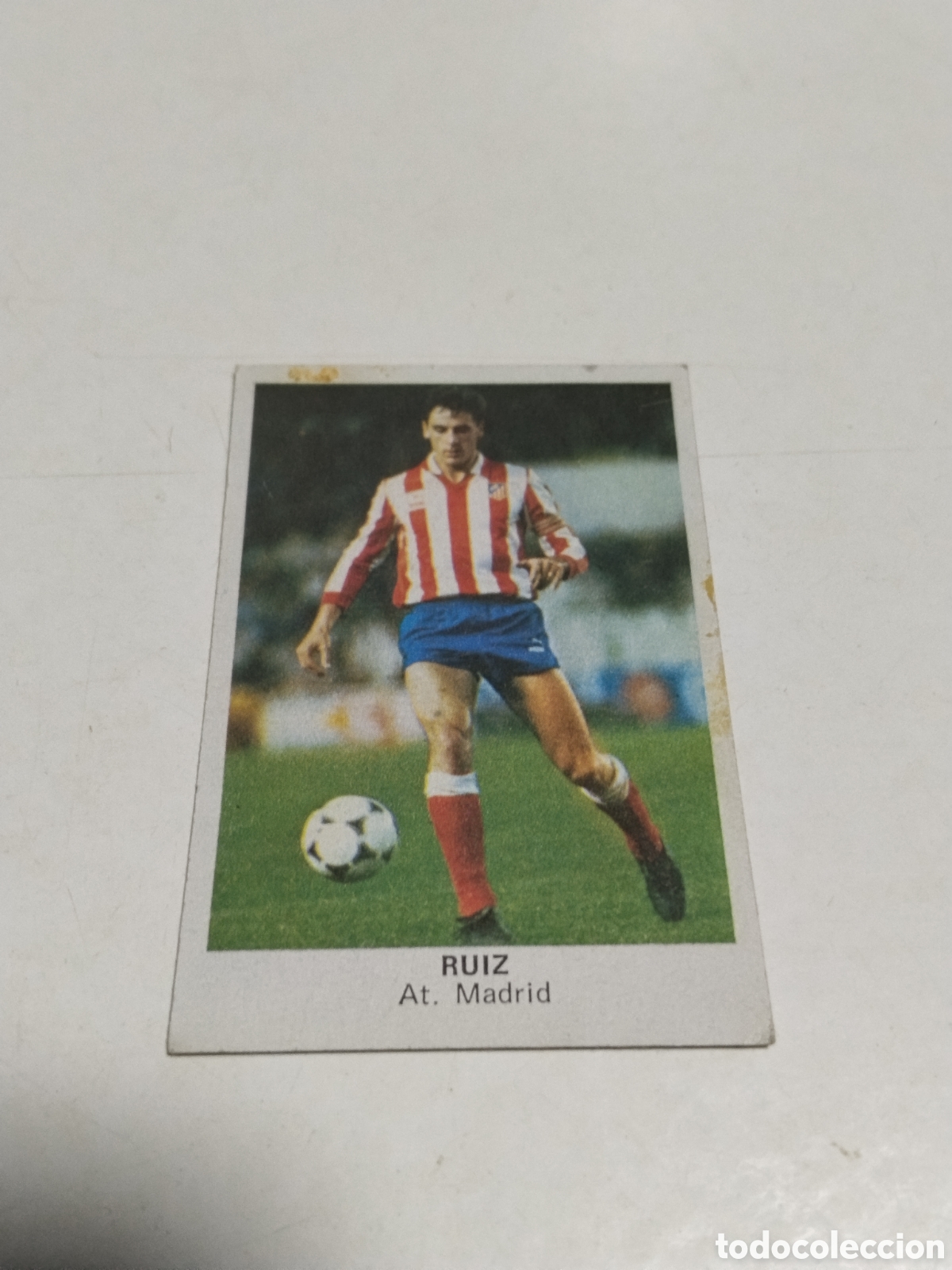 Cromos de f&uacute;tbol: Cromo Futbol 84 Cano 1983 , Ruiz , con peque&ntilde;as manchas arriba y en el lateral derecho del cromo