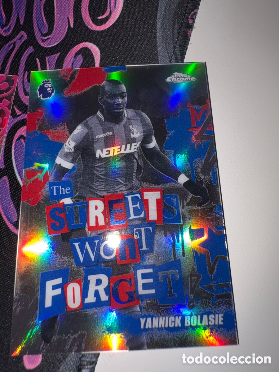 Cromos de f&uacute;tbol: Topps Chrome Premier League 2026 Yannick Bolasie The Streets Won't Forget Insert
