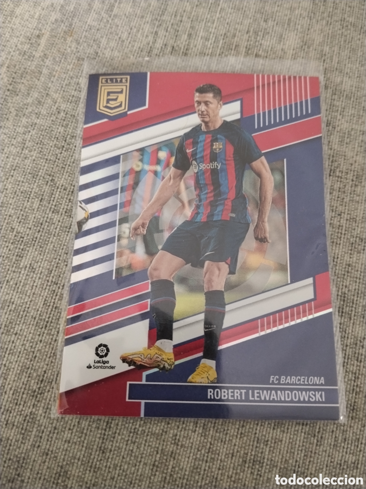 Cromos de Futebol: PANINI DONRUSS 2022-23 N&ordm; 69 ROBERT LEWANDOWSKI - FC BARCELONA . PARALELO RED LISO