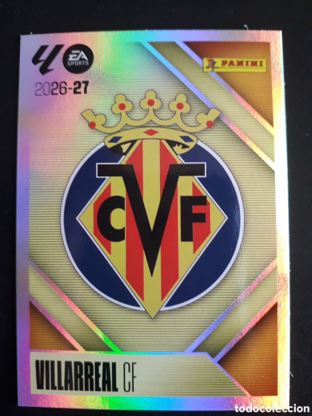 Cromos de f&uacute;tbol: ESCUDO VILLARREAL N&deg; 1 ED ESTE 2026 2027 26 27 SIN PEGAR PEDIDO M&Iacute;NIMO 3&euro;