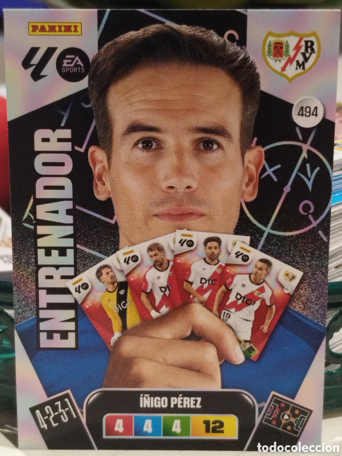 Cromos de Futebol: 494 I&Ntilde;IGO P&Eacute;REZ ENTRENADOR VALLECANO 25 26 ADRENALYN XL 2025 2026