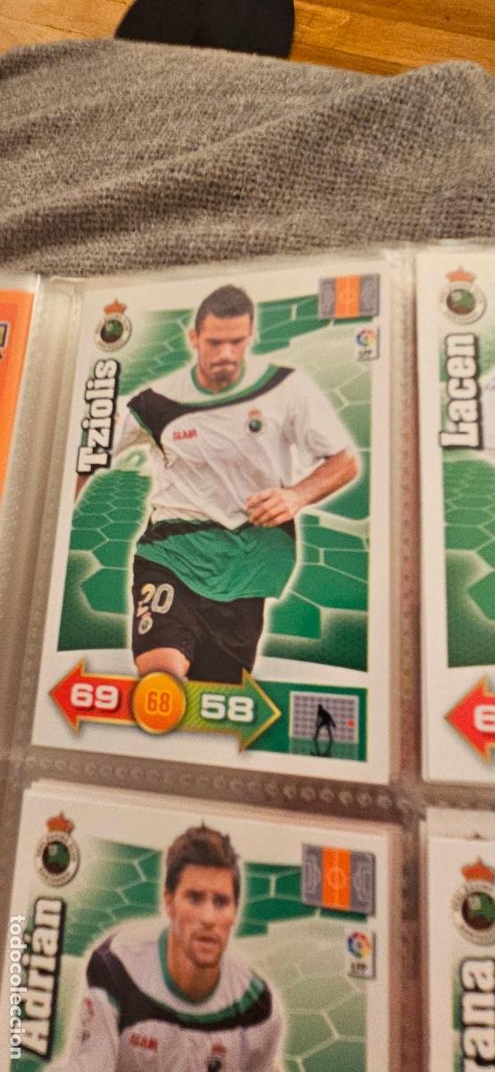 Cartes &agrave; collectionner de Football: 244. Tziolis (R. Racing C.) adrenalyn 2010 2011 10 11 trading card