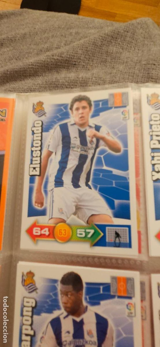 Football Stickers: 262. Elustondo (Real Sociedad) adrenalyn 2010 2011 10 11 trading card