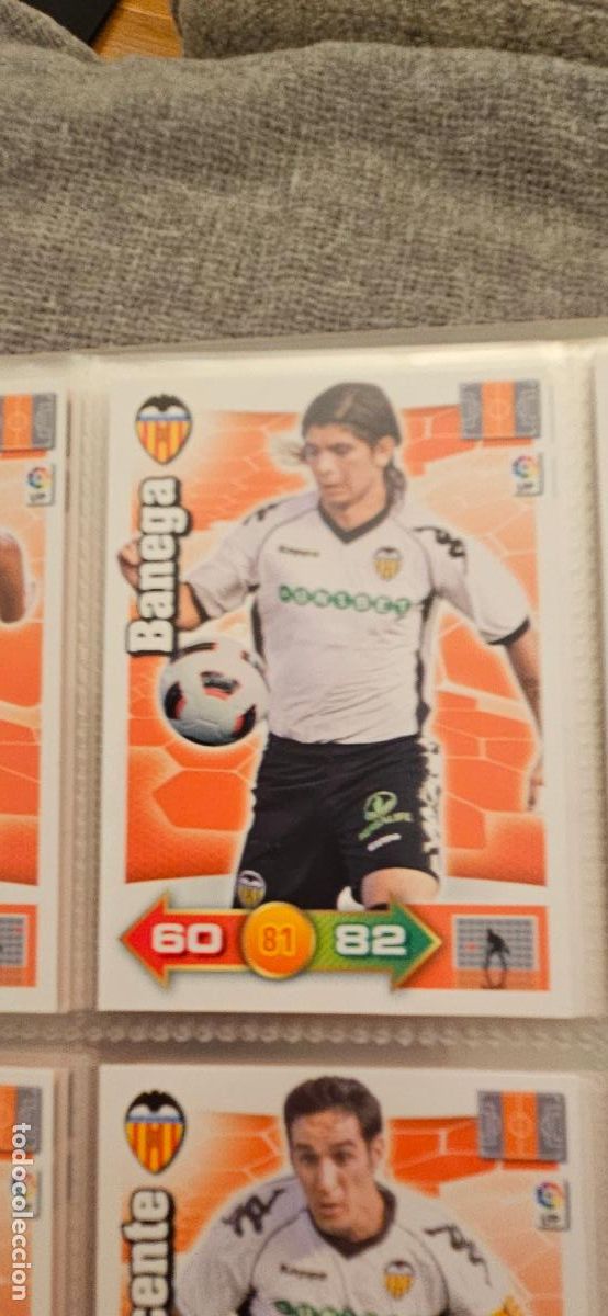 Football Stickers: 317. Banega (Valencia C.F.) adrenalyn 2010 2011 10 11 trading card