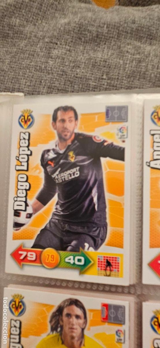 Football Stickers: 325. Diego Lopez (Villaerreal C.F.) adrenalyn 2010 2011 10 11 trading card