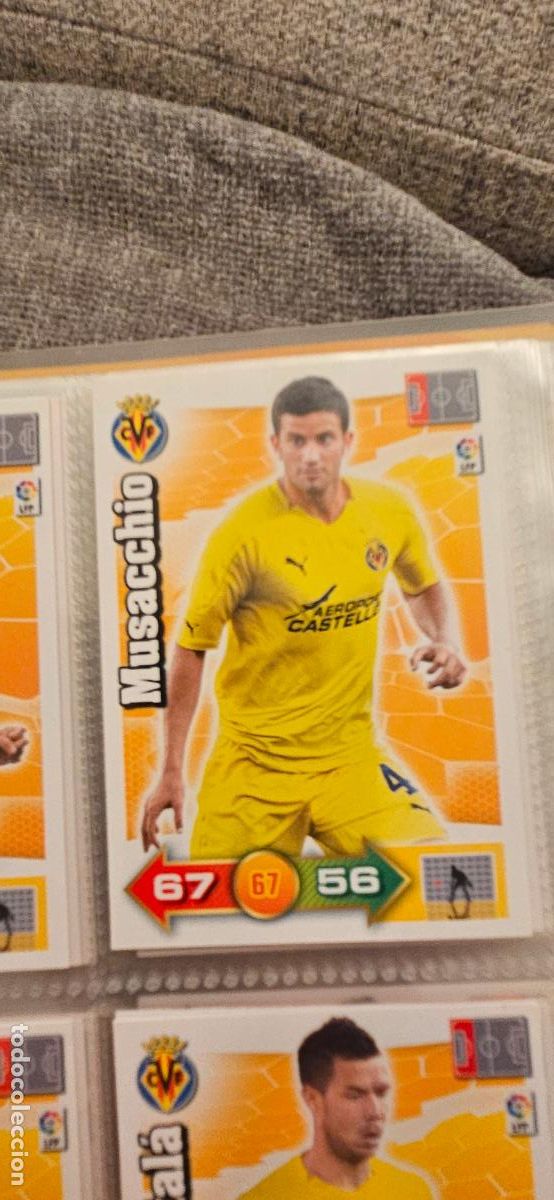 Football Stickers: 327. Musacchio (Villaerreal C.F.) adrenalyn 2010 2011 10 11 trading card