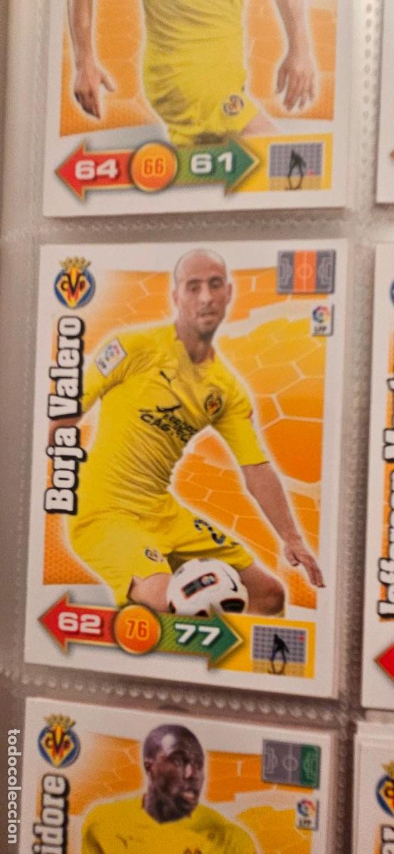 Football Stickers: 337. Borja Valero (Villaerreal C.F.) adrenalyn 2010 2011 10 11 trading card
