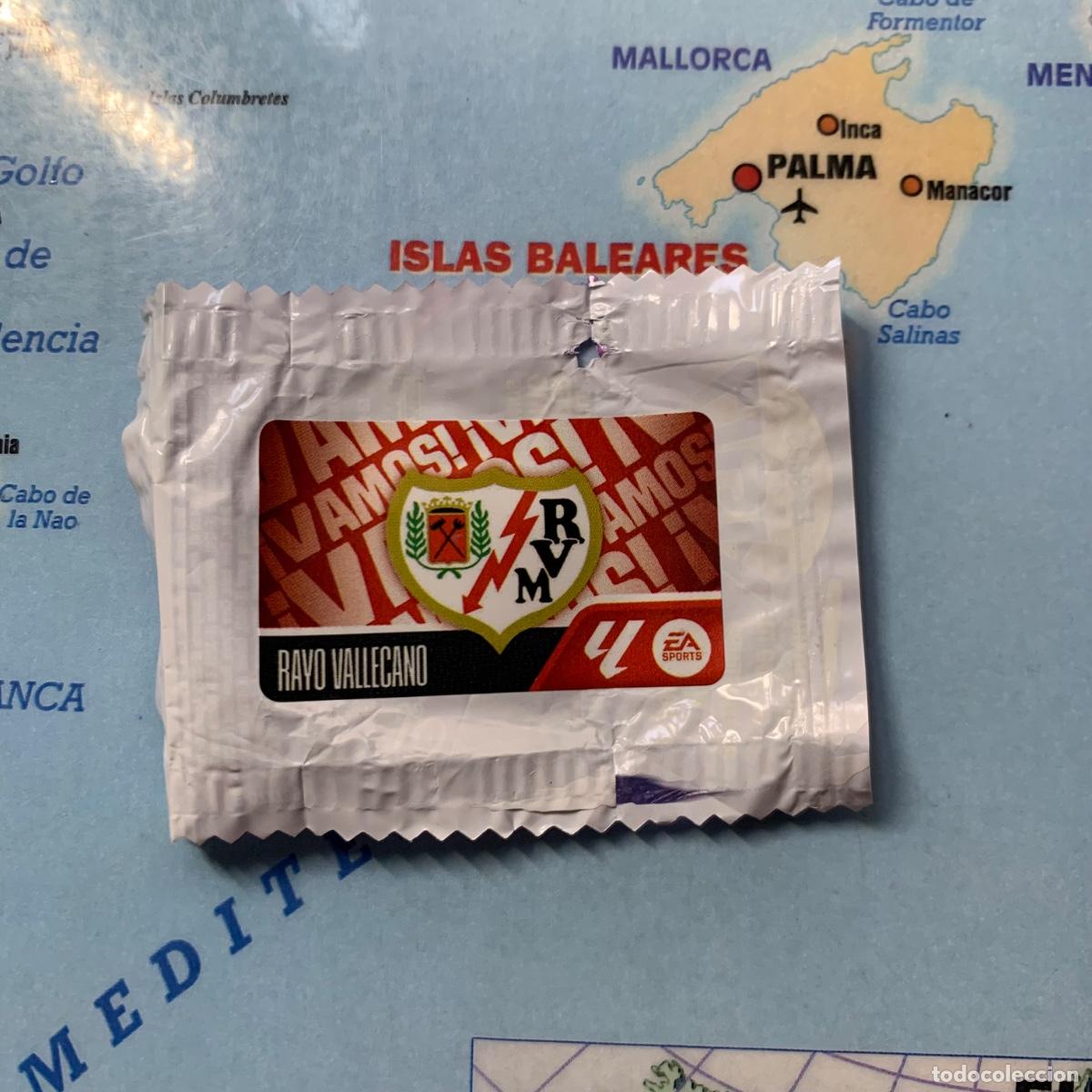 Cromos de f&uacute;tbol: Cromo chicle Escudo Del Rayo Vallecano liga este 26-27 2026-2027