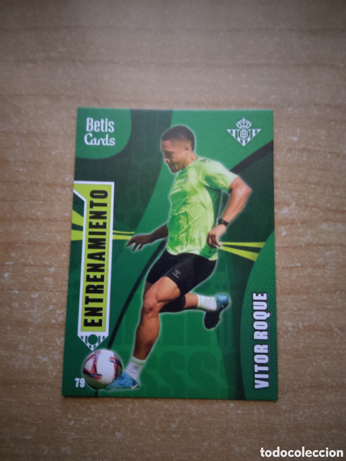 Cartes &agrave; collectionner de Football: 79 VITOR ROQUE ENTRENAMIENTO REAL BETIS HOLY CARDS 2024 2025