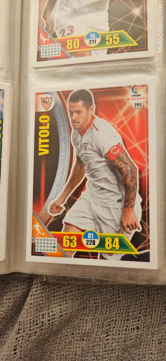 Fu&szlig;ball-Sticker: 295 Vitolo Sevilla Adrenalyn 2016 2017 16 17 trading card