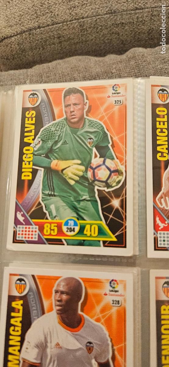 Cartes &agrave; collectionner de Football: 325 Diego Alves Valencia Adrenalyn 2016 2017 16 17 trading card