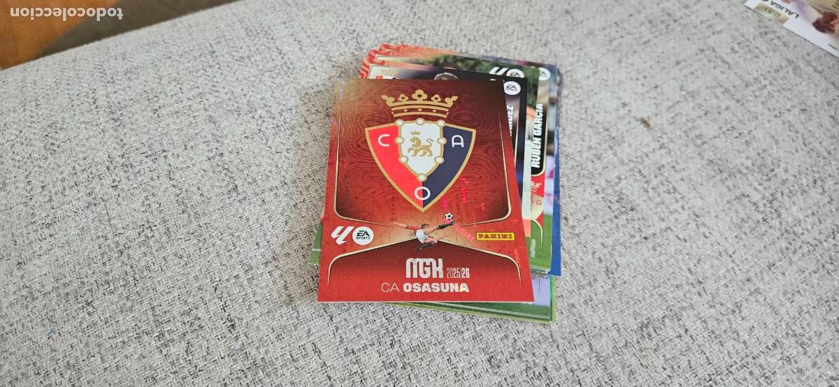 Figurine di Calcio: Escudo - N&ordm; 253 - C.A. Osasuna - Base card - Liga 2025 2026 25 26 Megacracks Trading Card