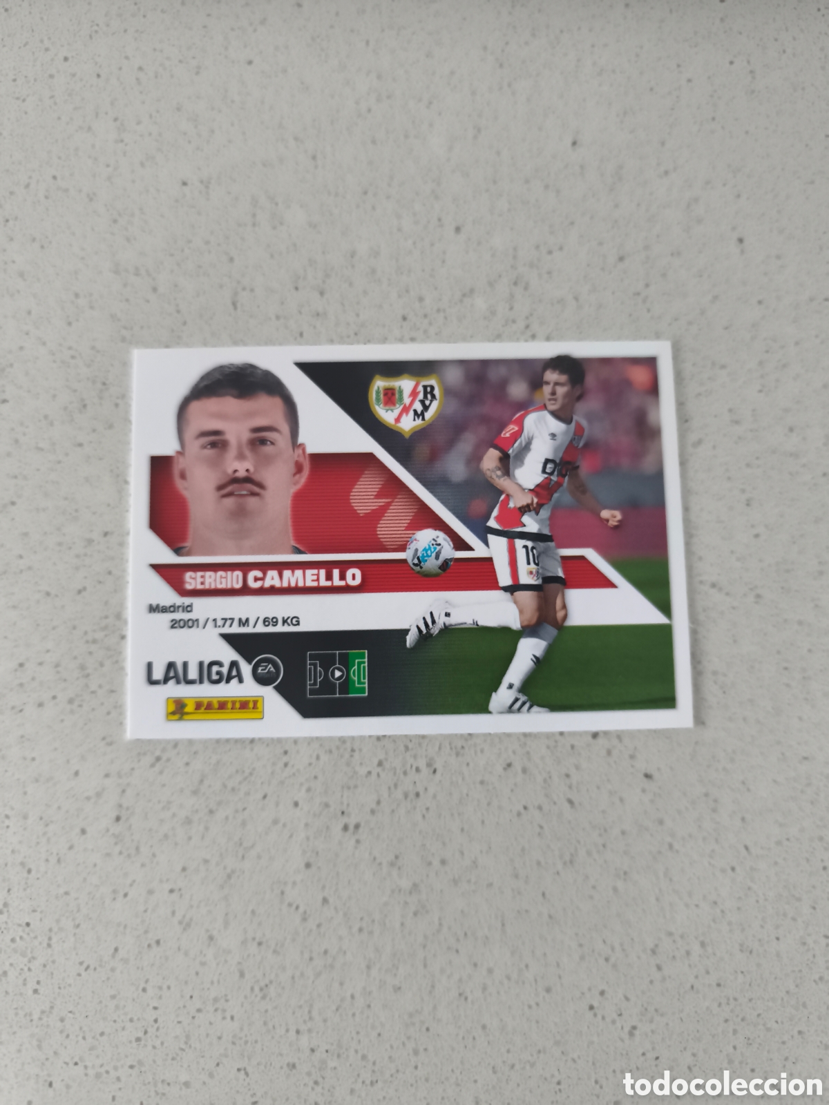 Cartes &agrave; collectionner de Football: CROMO N&Uacute;MERO 19 CAMELLO RAYO VALLECANO. LIGA ESTE 26/27. PANINI.