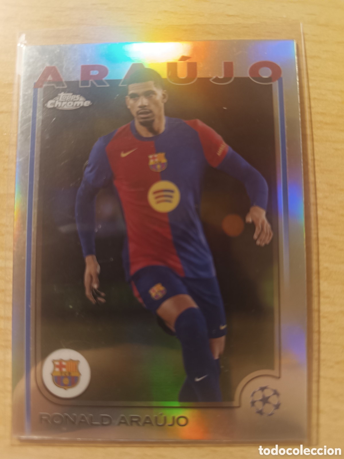 Fu&szlig;ball-Sticker: 24 RONALD ARAUJO REFRACTOR FC BARCELONA TOPPS CHROME 2025 2026 25 26