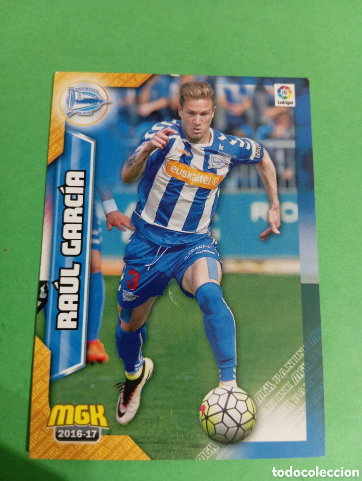 Cromos de f&uacute;tbol: Ra&uacute;l Garc&iacute;a Alav&eacute;s n&deg;9 / PANINI MEGACRACKS 2016/2017