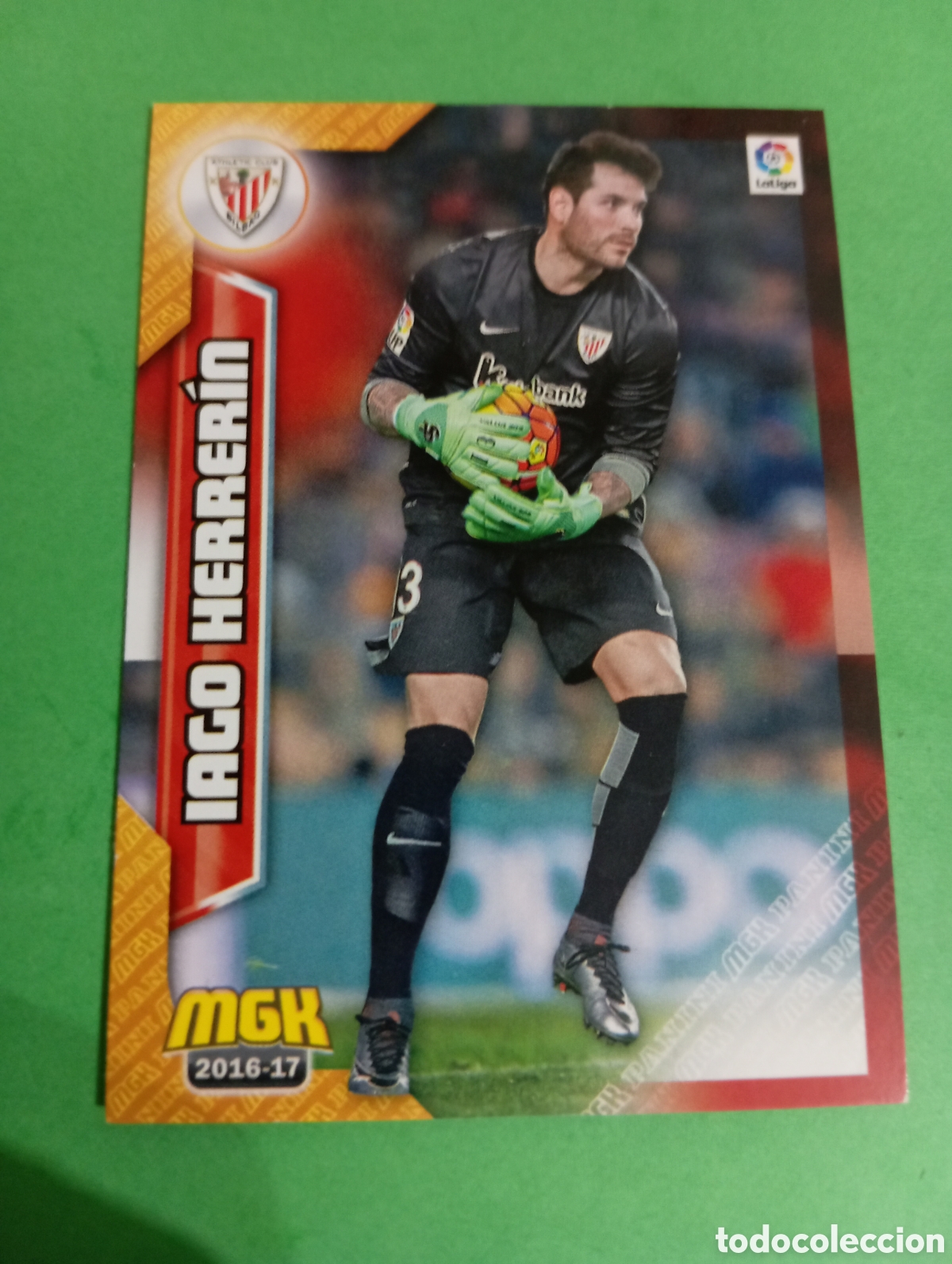 Cartes &agrave; collectionner de Football: Iago Herrer&iacute;n Athletic de Bilbao n&deg;31 / PANINI MEGACRACKS 2016/2017