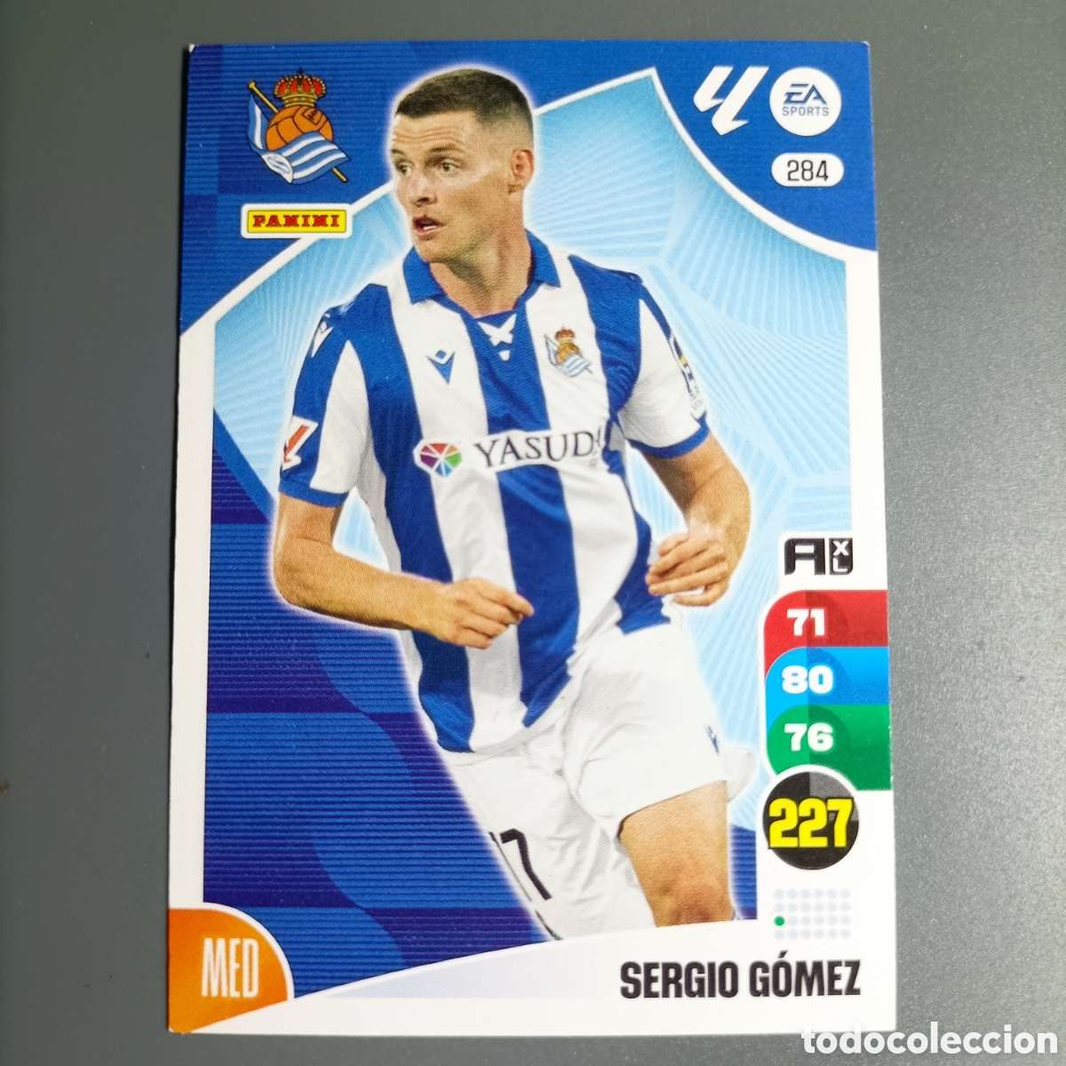 Figurine di Calcio: ADRENALYN. LIGA 2024-2025 (REAL SOCIEDAD) №284 SERGIO G&Oacute;MEZ