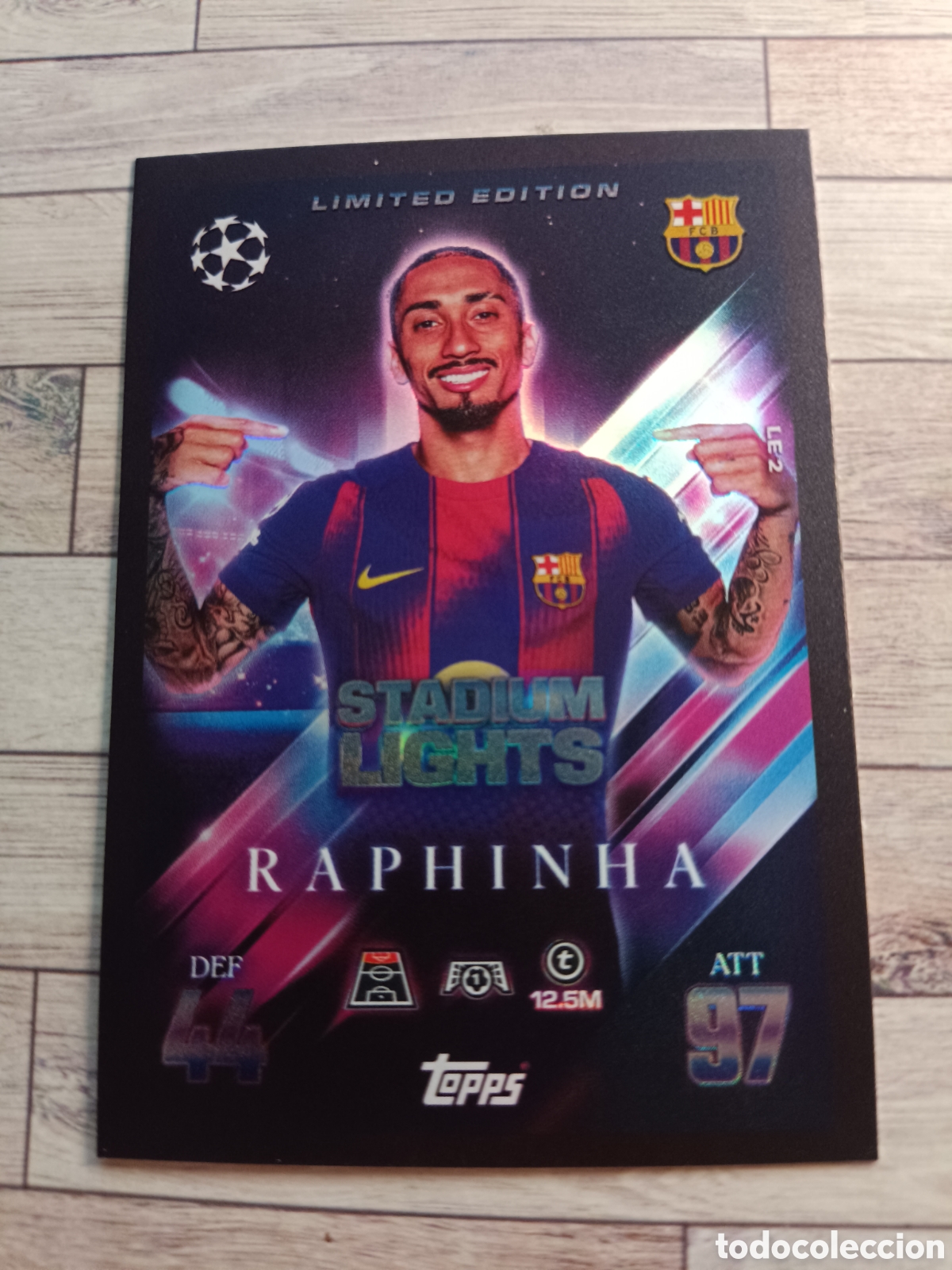 Cartes &agrave; collectionner de Football: RAPHINHA LIMITED EDITION BARCELONA STADIUM LIGHTS MATCH ATTAX EXTRA CHAMPIONS 2025 2026 TOPPS 25 26