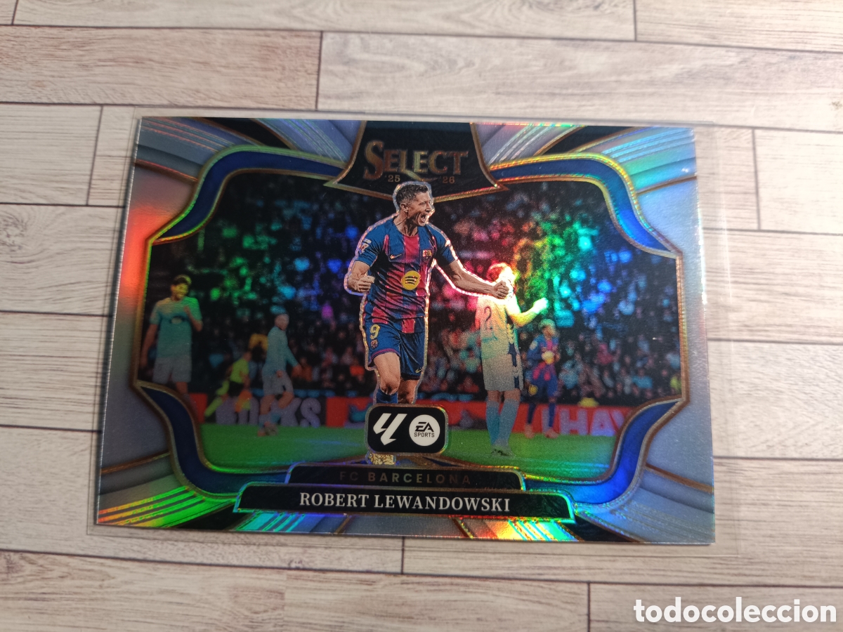 Cartes &agrave; collectionner de Football: 201 ROBERT LEWANDOWSKI BASE FIELD LEVEL LA LIGA BARCELONA 2025 2026 PANINI 25 26