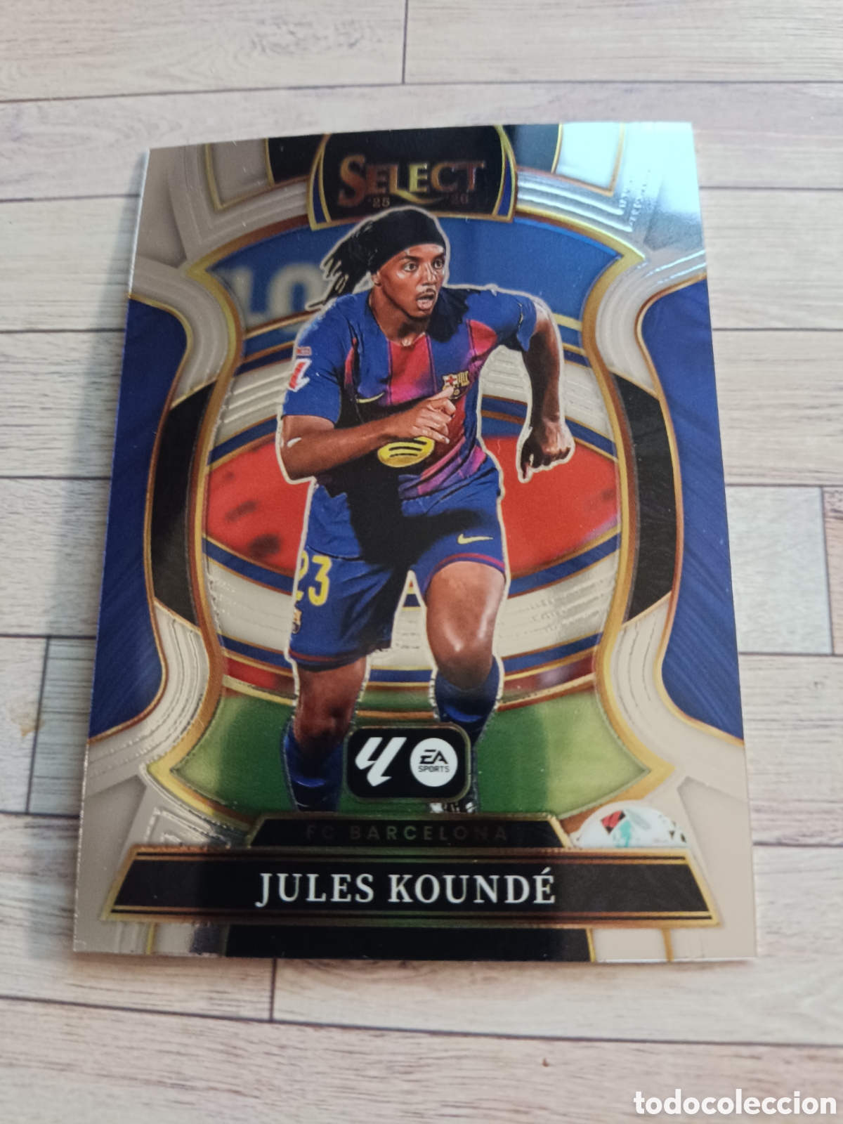 Cromos de Futebol: 2 JULES KOUNDE SELECT LA LIGA BARCELONA BASE TERRACE 2025 2026 PANINI 25 26