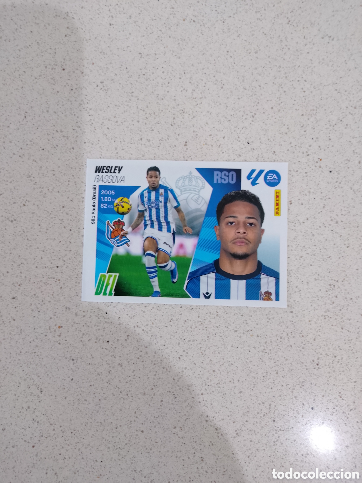 Figurine di Calcio: CROMO N&Uacute;MERO 32 WESLEY REAL SOCIEDAD. MERCADO INVIERNO LIGA ESTE 25/26.