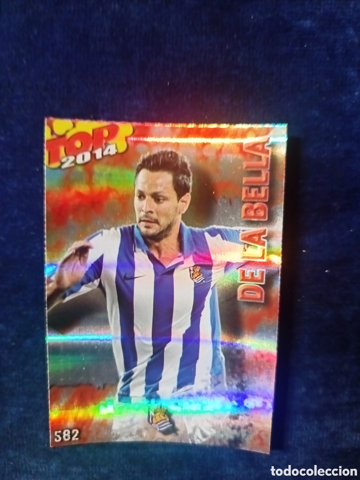 Cromos de f&uacute;tbol: 582 aDe La Bella TOP BRILLO ROJO RAYAS - MUNDICROMO 2013 2014 13-14