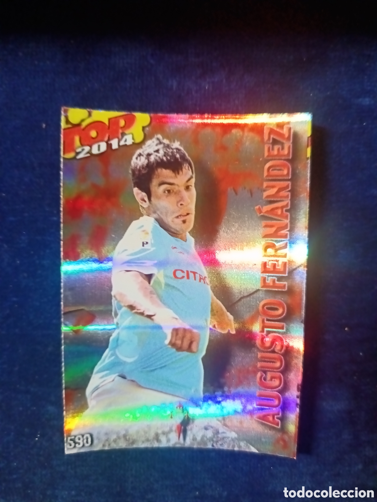 Cromos de f&uacute;tbol: 590 Augusto TOP BRILLO ROJO RAYAS - MUNDICROMO 2013 2014 13-14