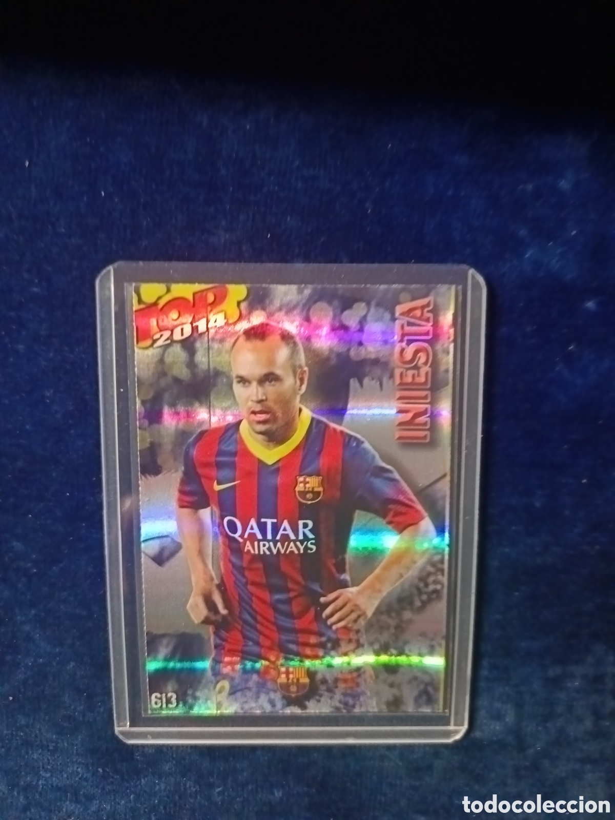 Cromos de f&uacute;tbol: 613 Iniesta TOP BRILLO AZUL RAYAS - MUNDICROMO 2013 2014 13-14