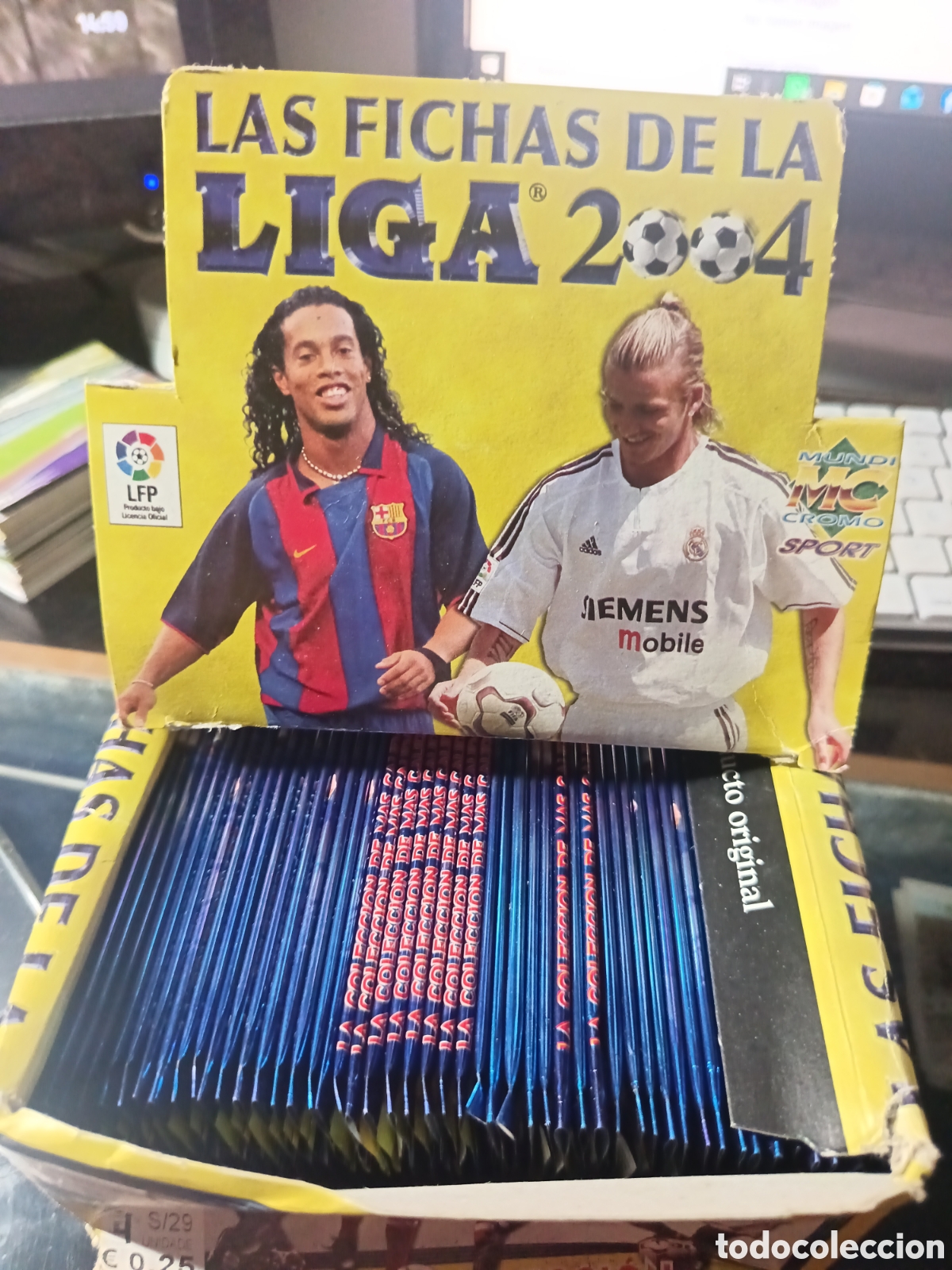 Cromos de f&uacute;tbol: Mundicromo caja con 50 sobres sin abrir temporada 2004