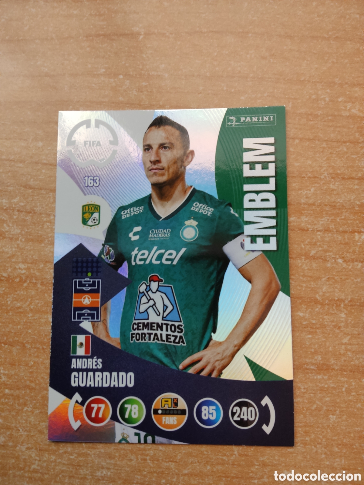 Football Stickers: 163 ANDRES GUARDADO CLUB LEON EMBLEM MUNDIAL DE CLUBES ADRENALYN 2025