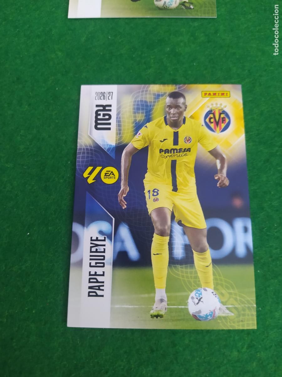 Fu&szlig;ball-Sticker: MEGACRACKS 2026 2027 MGK 26 27 NUEVO - VILLARREAL N&ordm; 372 GUEYE
