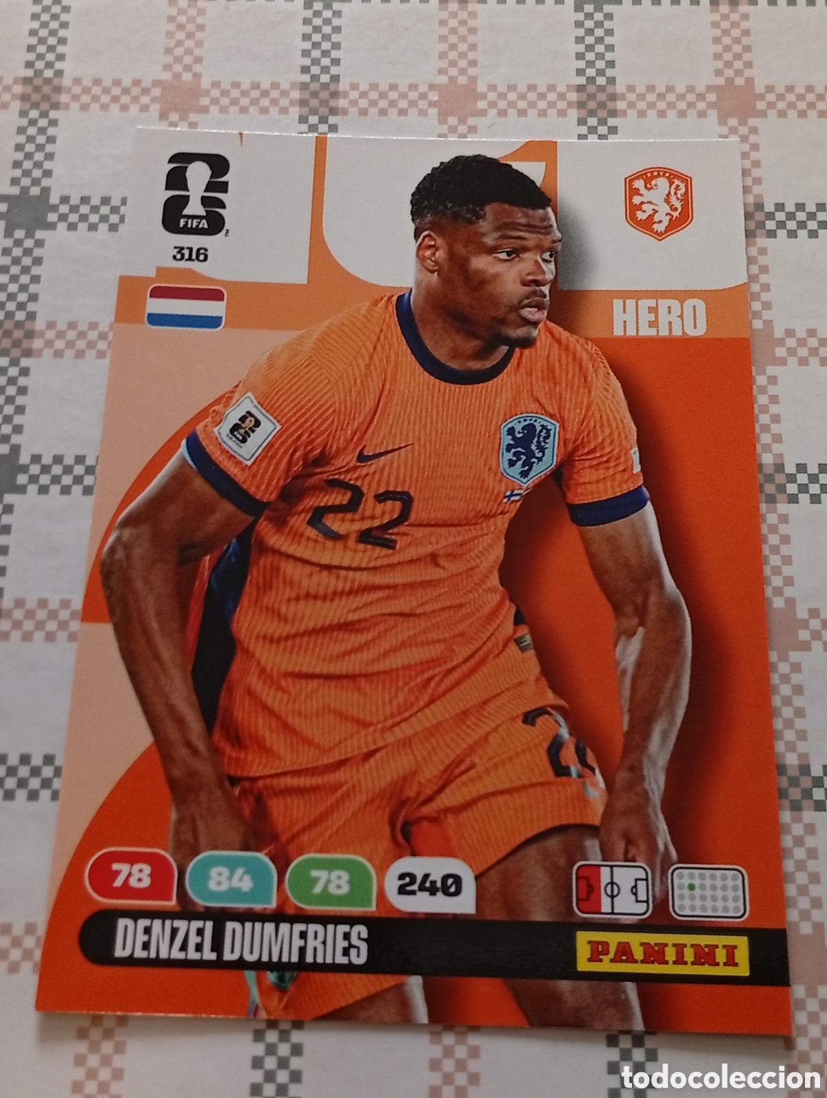 Cromos de f&uacute;tbol: CARTA N&Uacute;MERO 316 DENZEL DUMFRIES HOLANDA. ADRENALYN XL MUNDIAL 2026.