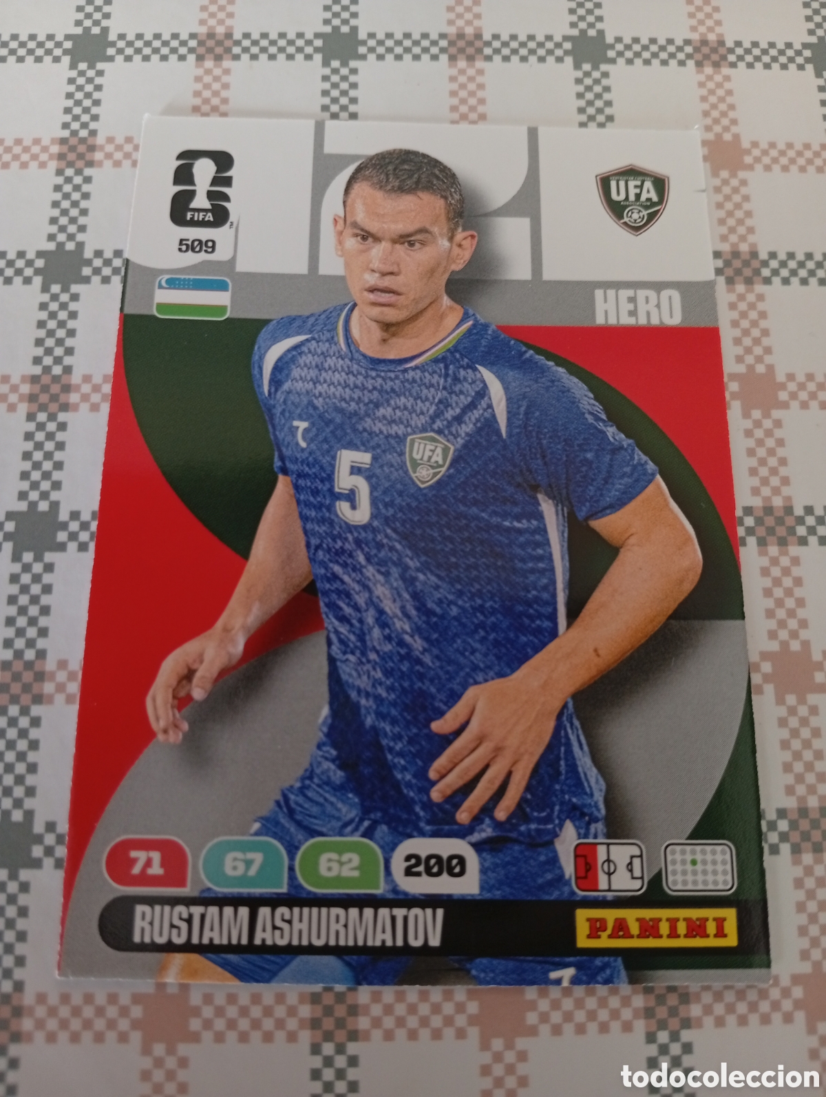 Cartes &agrave; collectionner de Football: RUSTAM ASHURMATOV UZBEKISTAN N&ordm; 509 ADRENALYN XL MUNDIAL 2026 26 FIFA WORLD CUP PANINI