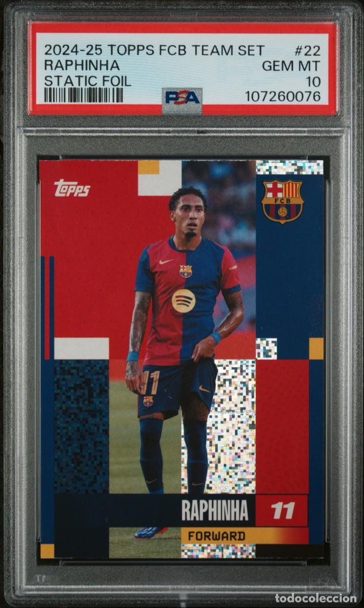 Cromos de f&uacute;tbol: Raphinha #22 Topps FC Barcelona Team Set Static Foil 2024 25 PSA 10