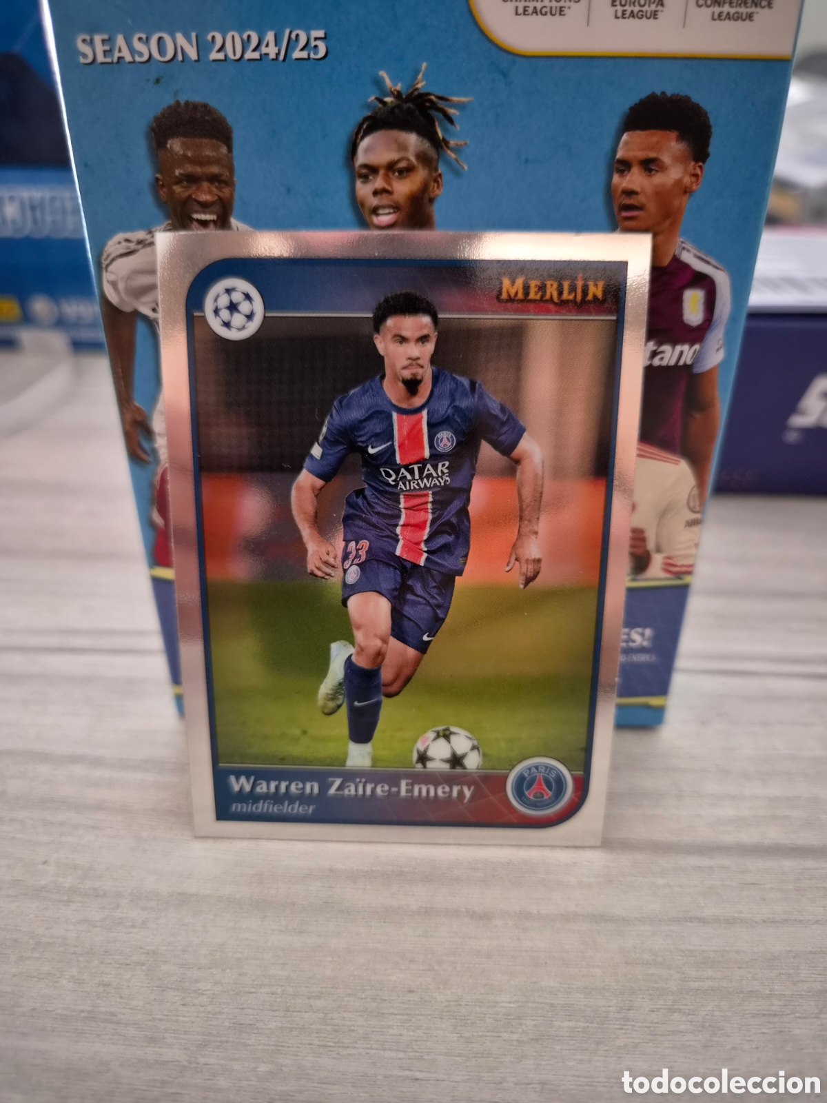 Cartes &agrave; collectionner de Football: N&deg;33 Warren Za&iuml;re-Emery Topps Merlin 2024/25