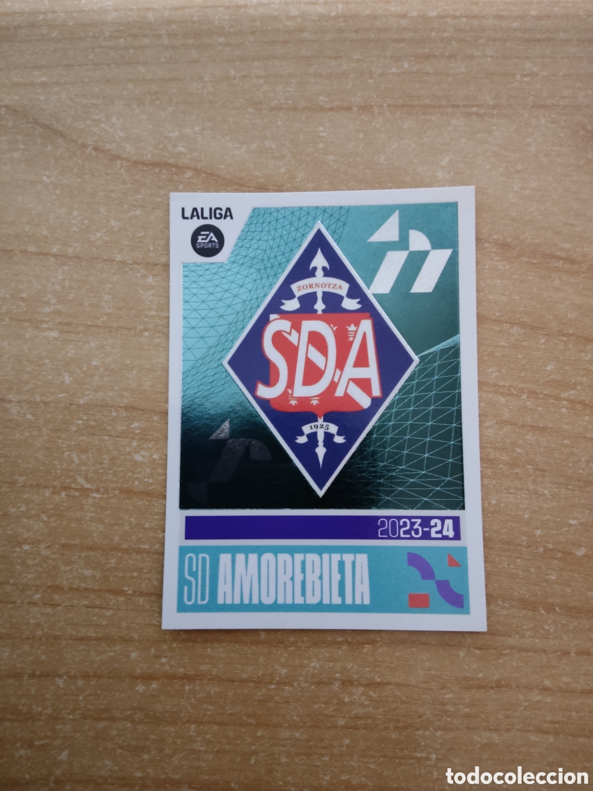Cartes &agrave; collectionner de Football: 3 ESCUDO AMOREBIETA LIGA ESTE 2023 2024