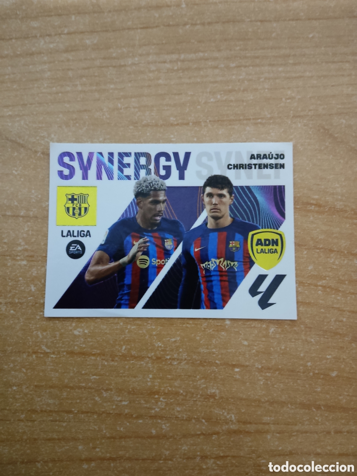 Cromos de f&uacute;tbol: 2 ARAUJO Y CHRISTENSEN BARCELONA ADN SYNERGY LIGA ESTE 2023 2024