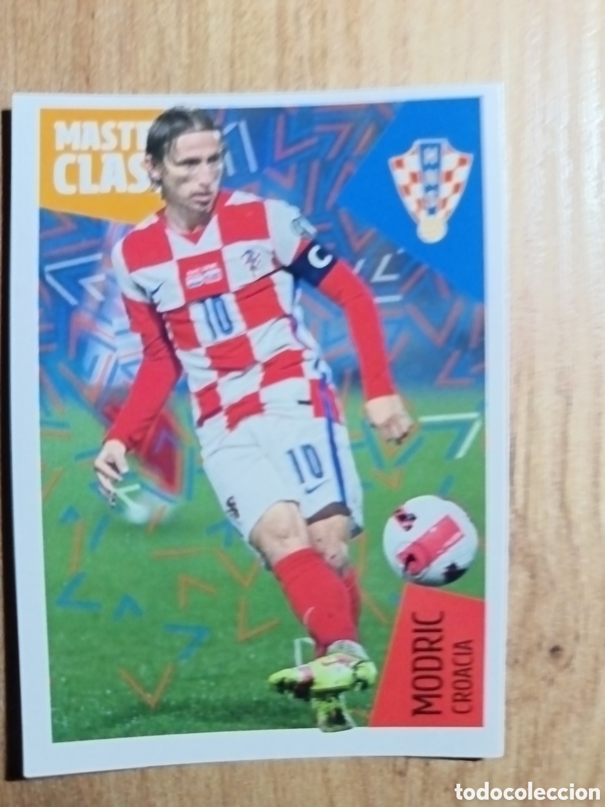 Cartes &agrave; collectionner de Football: 62 Modric LOS IDOLOS DE LA ROJA ESPA&Ntilde;A CRACKS MUNDIALES 2022 PANINI