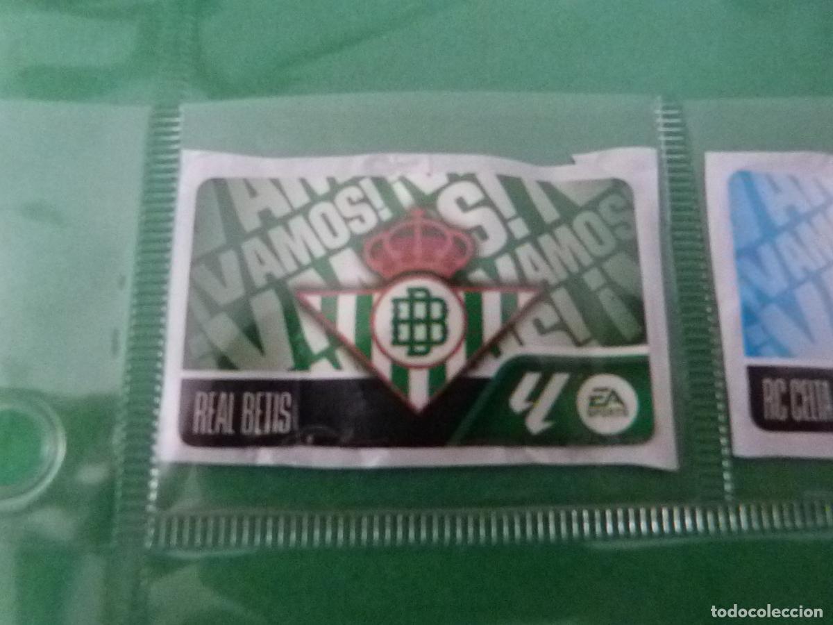 Cromos de f&uacute;tbol: CHICLE DE F&Uacute;TBOL ESCUDO REAL BETIS BALOMPIE LIGA ESTE 2026-2027/26-27 DE PANINI